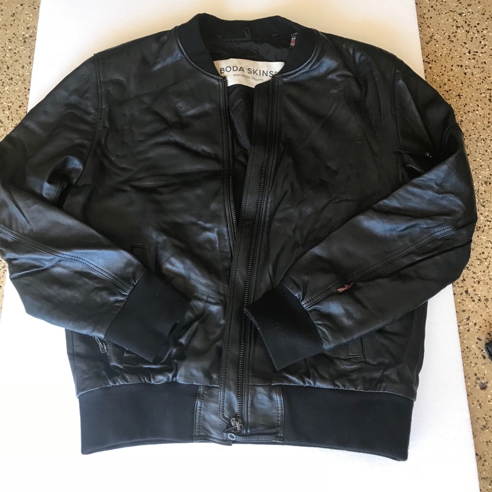 Bodaskins Men’s Leather Bomber Jacket
